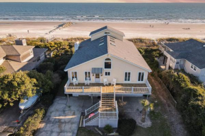 Lighthouse by AvantStay Beachfront View Home w Pool Table Ping Pong